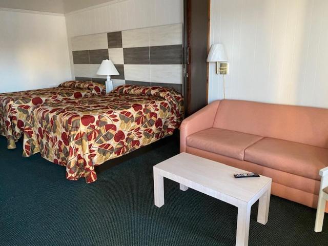 Ocean Mecca Motel & Fish Tales Boardwalk Inn - image 4