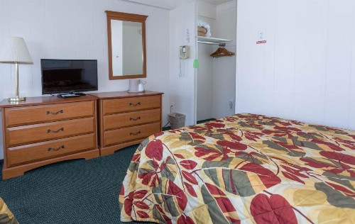 Ocean Mecca Motel & Fish Tales Boardwalk Inn - image 6