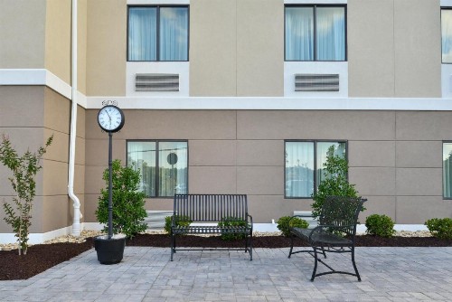 Holiday Inn Express and Suites West Ocean City an IHG Hotel - image 9