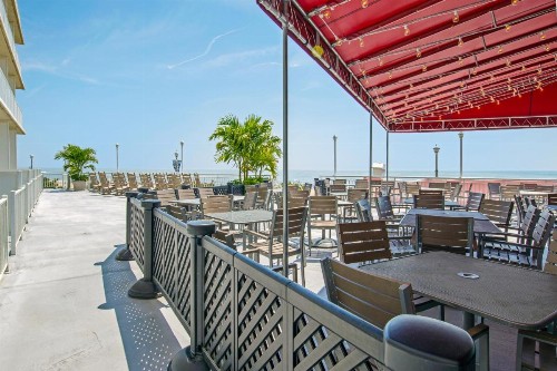 Commander Hotel & Suites - image 10
