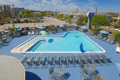Commander Hotel & Suites - image 15