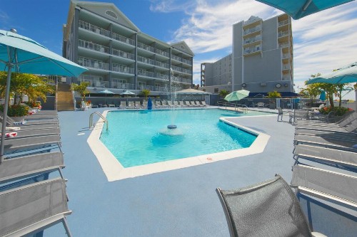 Commander Hotel & Suites - image 16