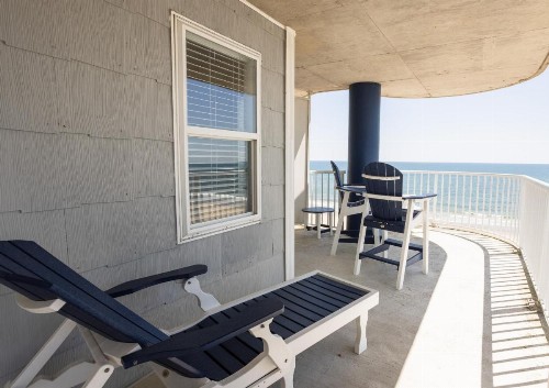 Commander Hotel & Suites - image 29