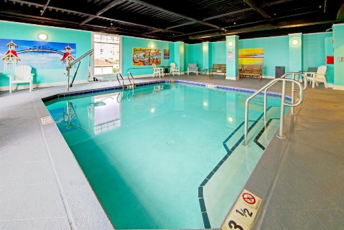 Commander Hotel & Suites - image 32
