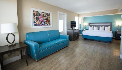 Commander Hotel & Suites - image 41