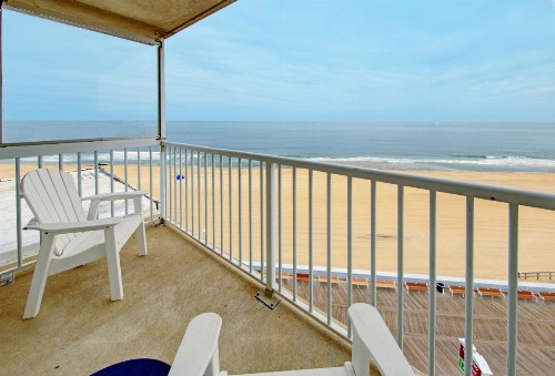 Commander Hotel & Suites - image 6