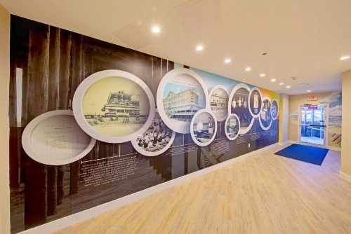 Commander Hotel & Suites - image 9