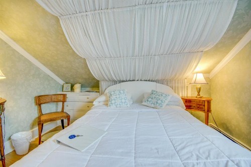 Inn on the Ocean - image 11