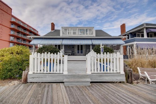 Inn on the Ocean - image 15