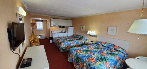 Shangri-La Motel - image 12