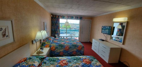 Shangri-La Motel - image 14