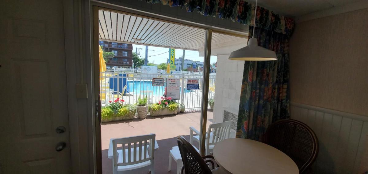 Shangri-La Motel - image 2