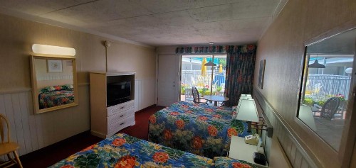 Shangri-La Motel - image 8