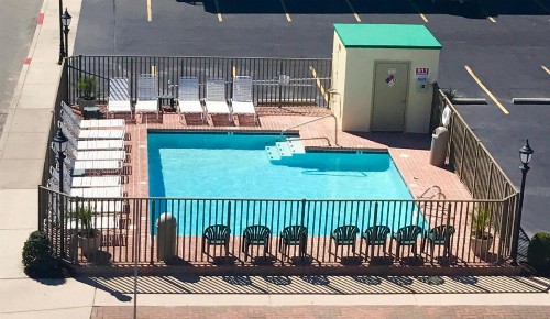 Executive Motel - image 6
