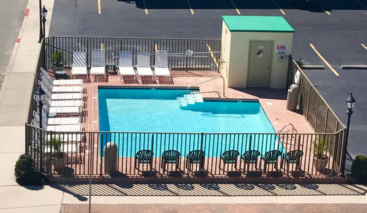Executive Motel - image 6