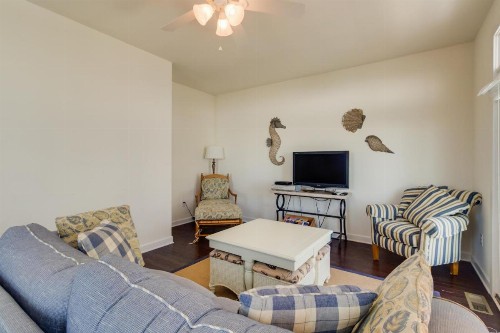 Broad Marsh Beach House - image 1