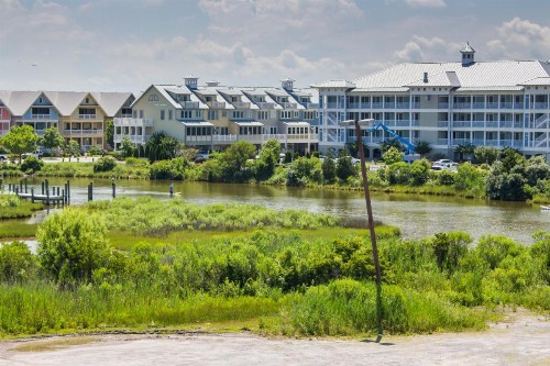 Broad Marsh Beach House - image 9