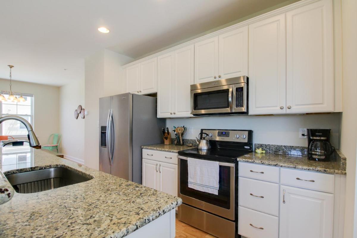 Broad Marsh Beach House II - image 7