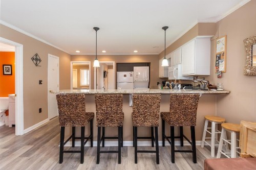 Spacious Beach Block Condo - image 12