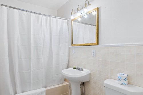 Lukas Apartments - image 8