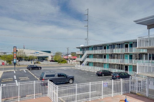 Surf Inn Suites - image 9