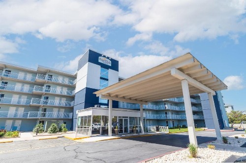 Bay Club Resort - image 2