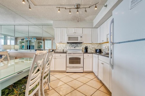 Carousel Condos - image 12