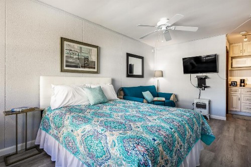 Ocean Wave Condos - image 4