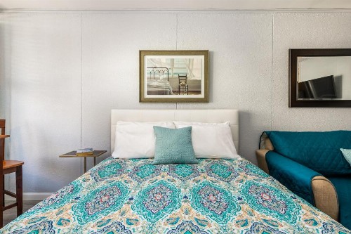 Ocean Wave Condos - image 7