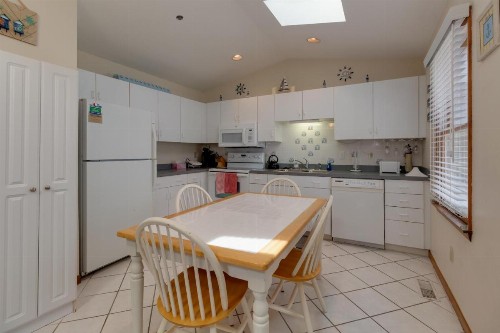 Lighthouse Condos - image 9
