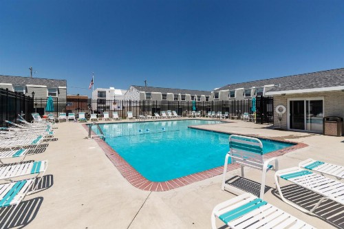 Royal Palms Court - image 11