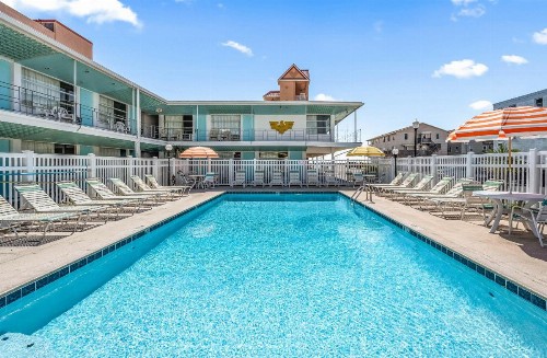 Eden Roc Motel - image 13