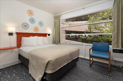Eden Roc Motel - image 16