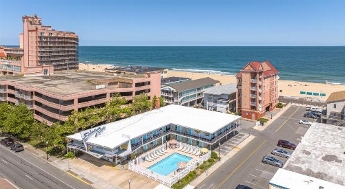 Eden Roc Motel - image 17