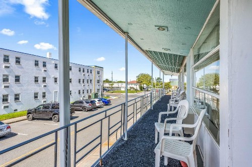 Eden Roc Motel - image 38