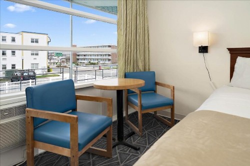 Eden Roc Motel - image 4
