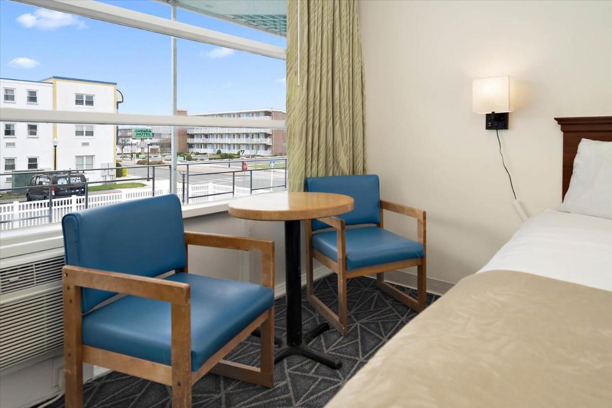Eden Roc Motel - image 4