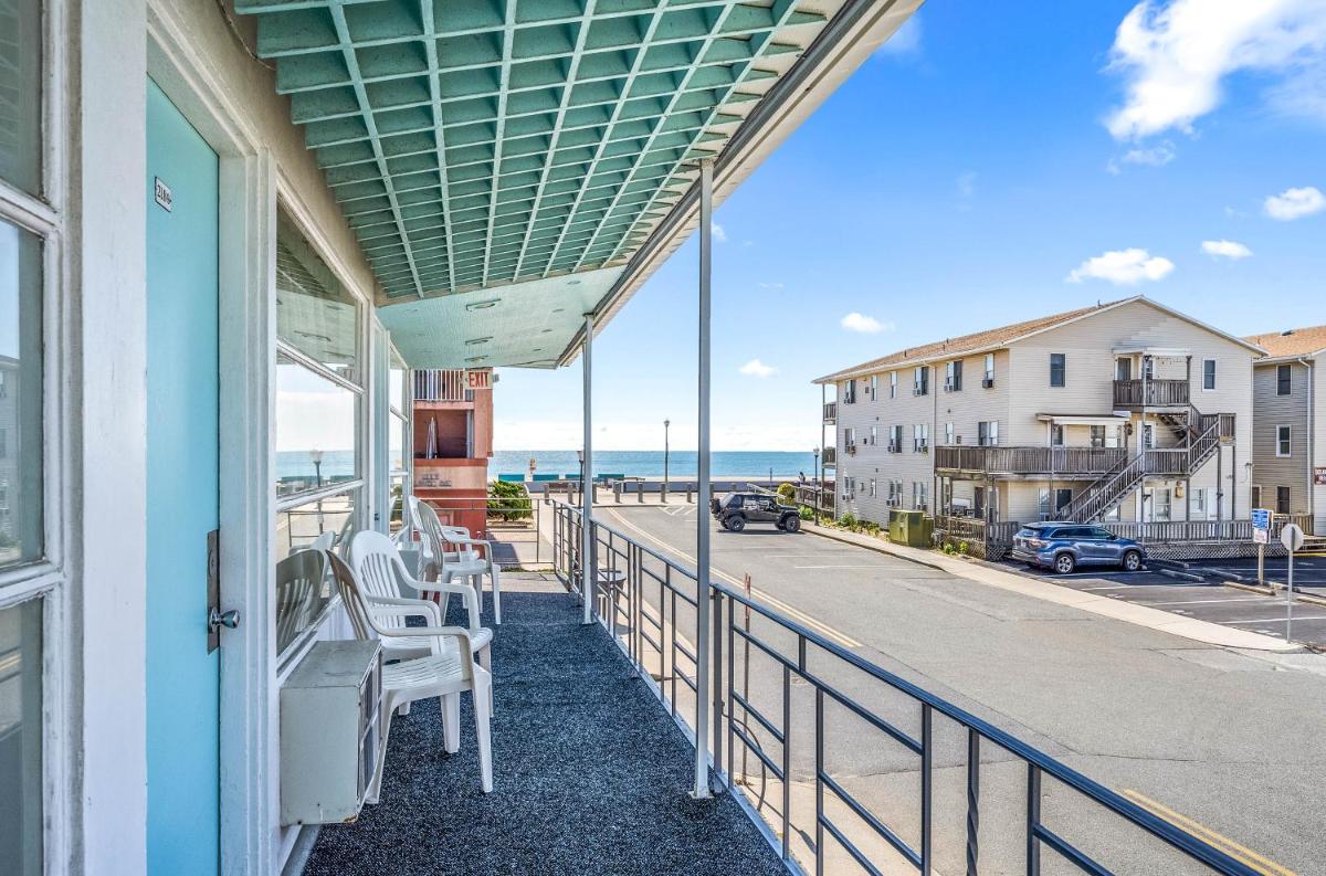 Eden Roc Motel - image 5