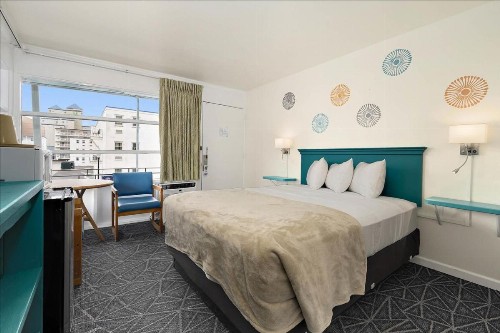 Eden Roc Motel - image 6