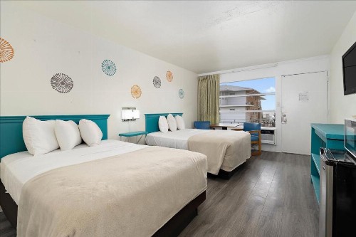 Eden Roc Motel - image 8