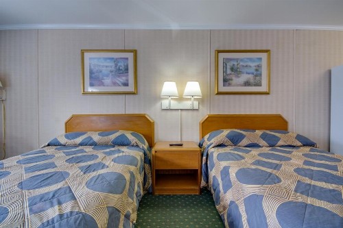 Sahara Motel - image 15