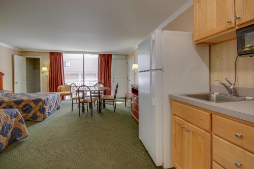 Sahara Motel - image 16