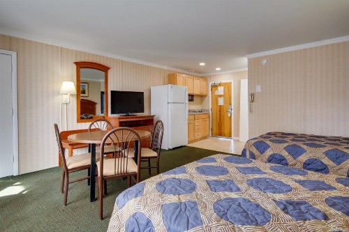 Sahara Motel - image 21