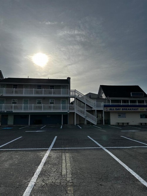 Atlantic Breeze Motel & Apartments - image 3