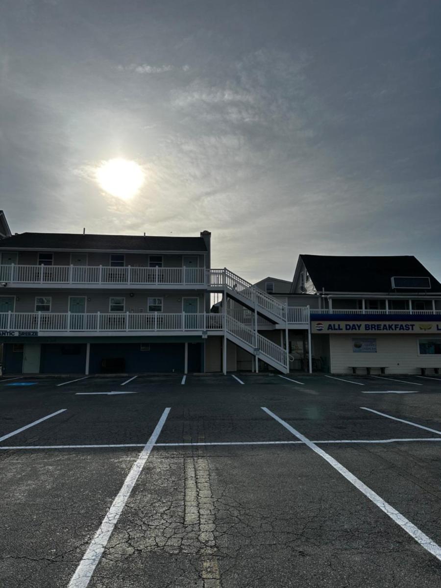 Atlantic Breeze Motel & Apartments - image 3