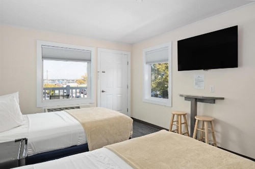 Beach Bum Inn - image 14
