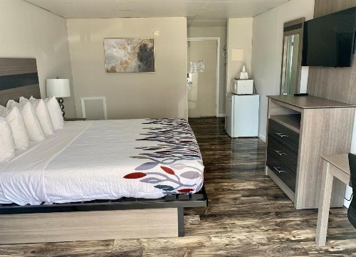 Simple Life Motel - image 39