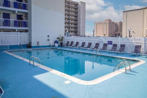 Simple Life Motel - image 40