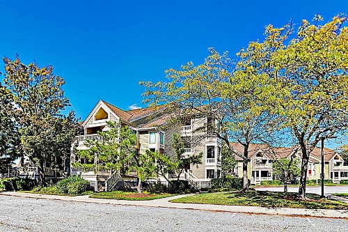 Oceanside Gem with Private Deck Canal Views & Pools condo - image 11