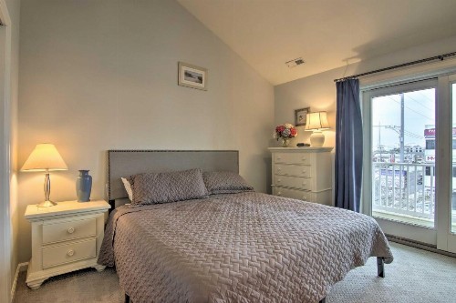 Renovated Ocean City Townhome - 1 Block to Beach! - image 12